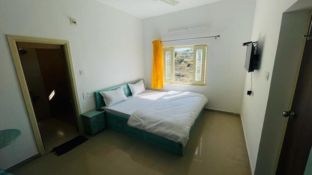 Shikhar Bunglow - A Stunning Valley View Bungalow In Mount Abu Bed & Breakfast Exterior foto