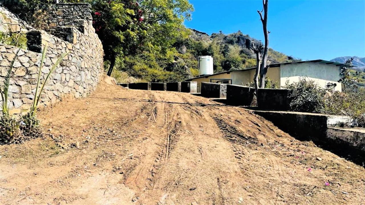 Shikhar Bunglow - A Stunning Valley View Bungalow In Mount Abu Bed & Breakfast Exterior foto