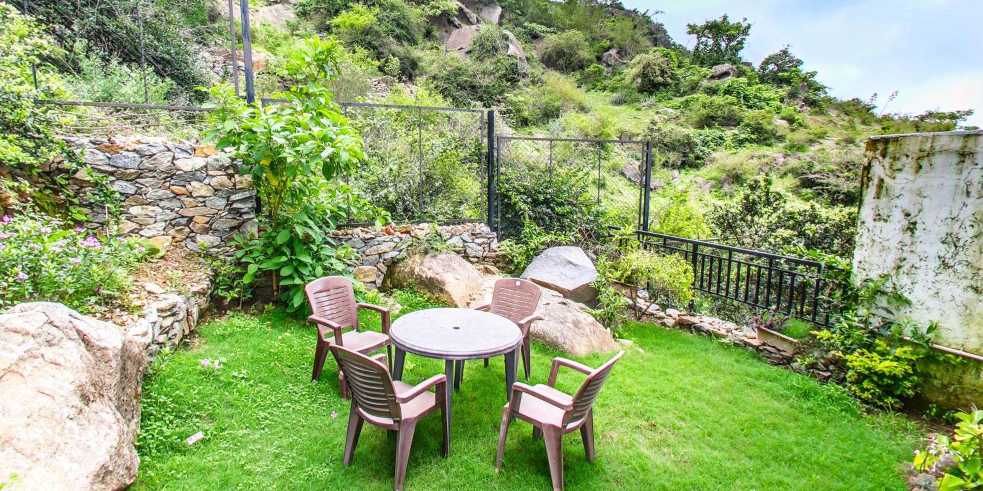 Shikhar Bunglow - A Stunning Valley View Bungalow In Mount Abu Bed & Breakfast Exterior foto